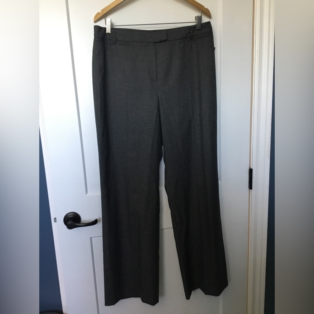NWT Louben Made in Canada size 12 Ladies trousers.